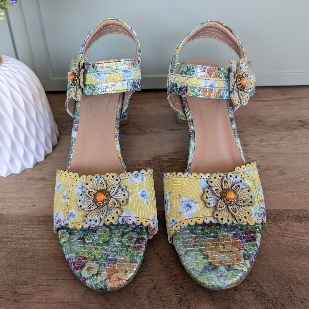 L'Artiste by Spring Step "Vogeush" Floral Heeled Sandal - Picture 6 of 15